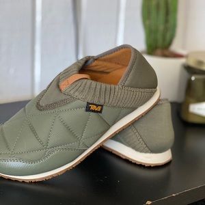 Teva Ember Moccasin - never worn